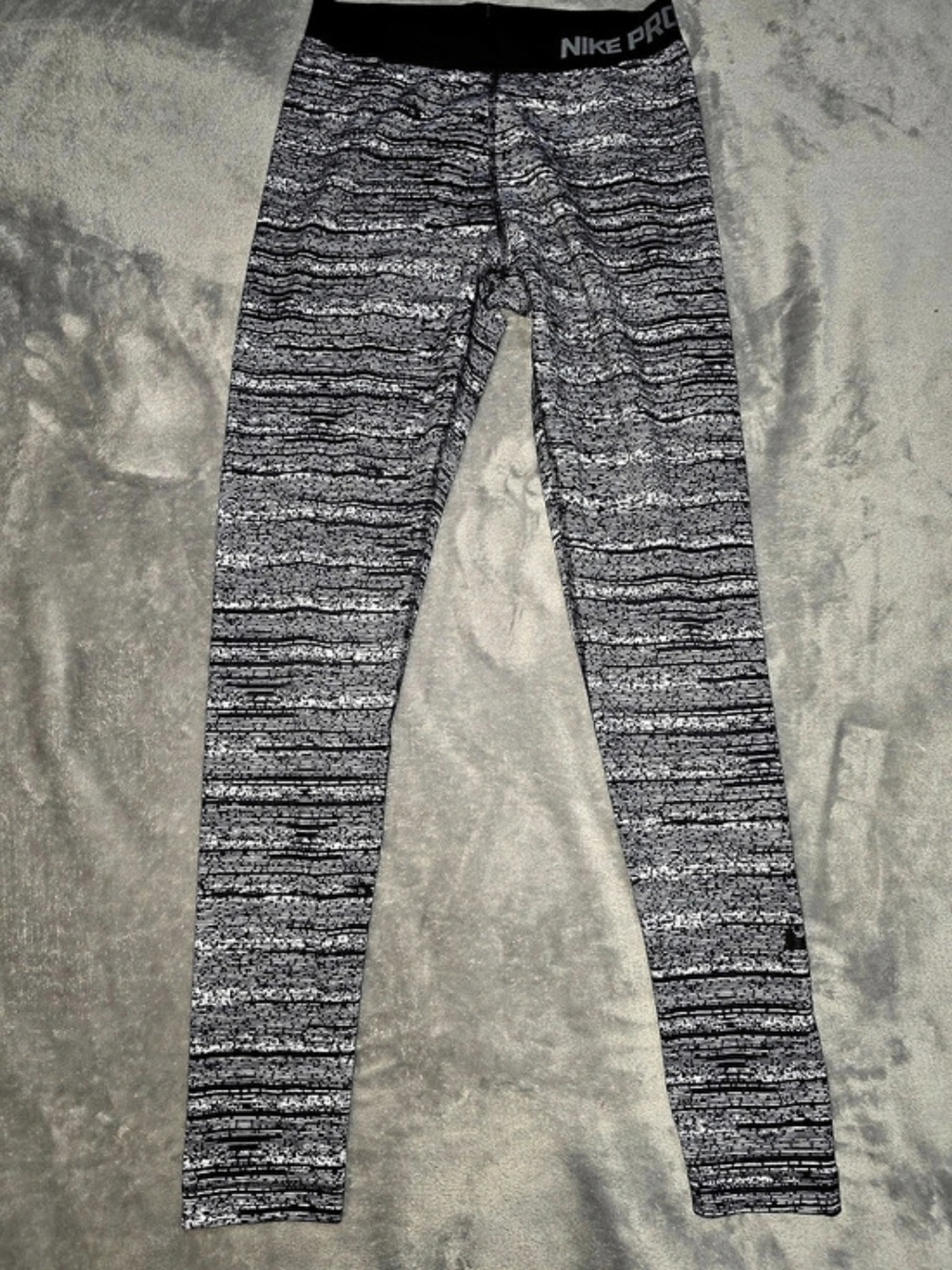 Nike Pro Dri-FIT Abstract Pattern Leggings in Black & White Size Medium